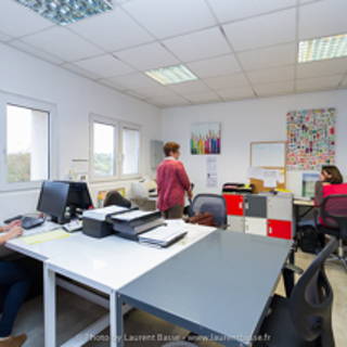 Bureau privé 24 m² 4 postes Coworking Rue Jules Ferry Golbey 88190 - photo 1